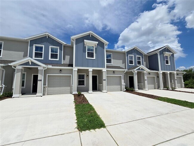 Building Photo - 3070 Chantilly Dr