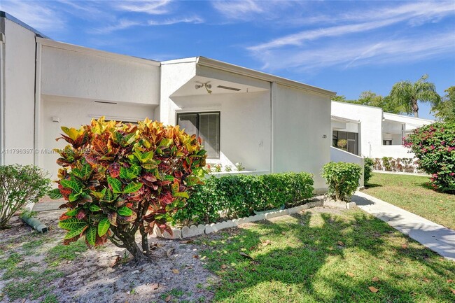 Building Photo - 155 Love Crescent