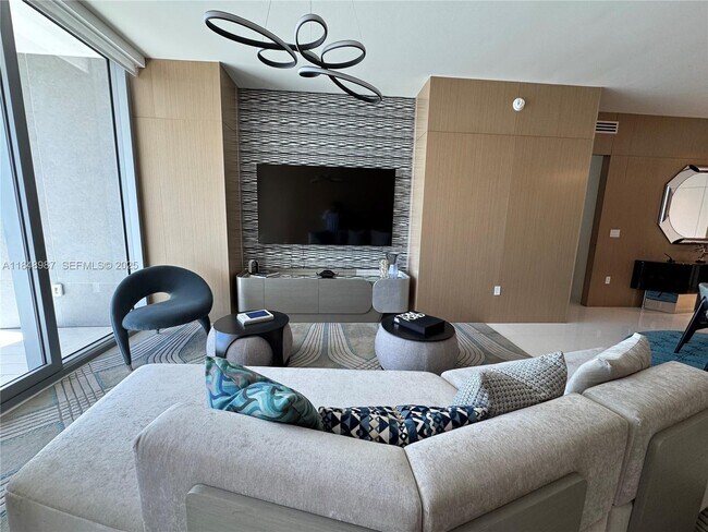 Building Photo - 300 Biscayne Blvd Way