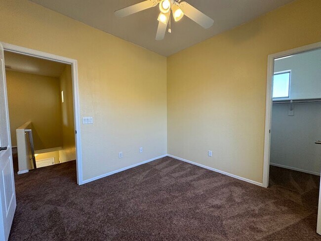 Building Photo - MOVE-IN SPECIAL! $400 OFF MOVE-IN – BEAUTIFULLY UPDATED 3 BEDROOM + OFFICE HOME IN GLENDALE!