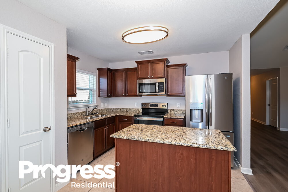Building Photo - 1327 Chapman Dr