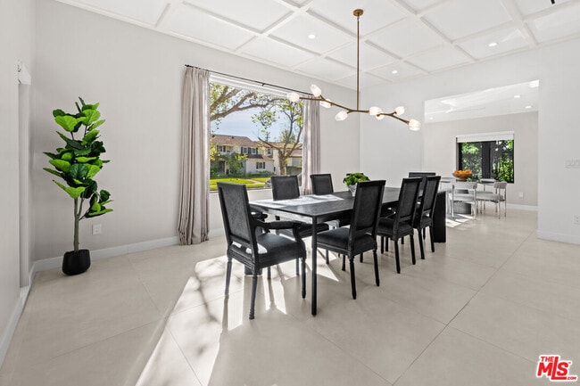 Building Photo - 201 S Bedford Dr