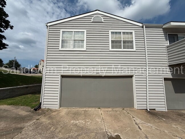 Building Photo - For Lease | South Tulsa - Townhouse | $150...
