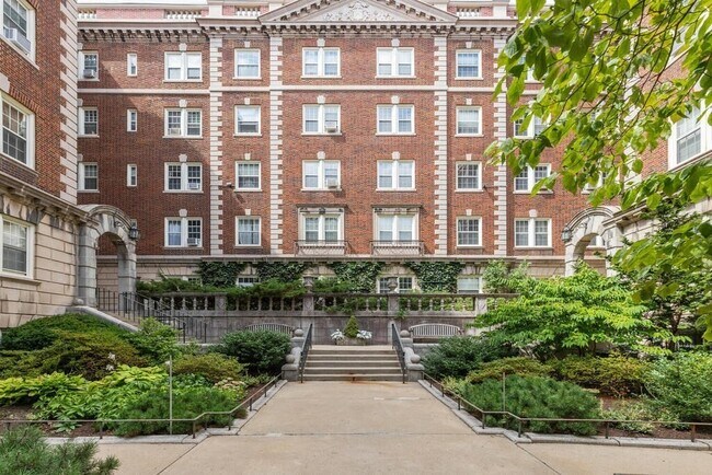 Primary Photo - 3 Arlington St