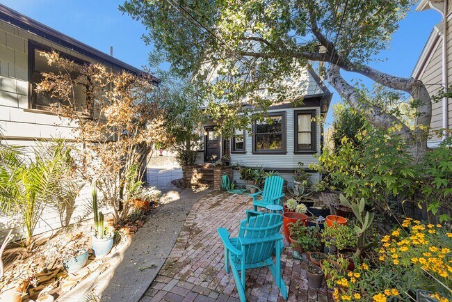Primary Photo - 2131 Pacific Ave