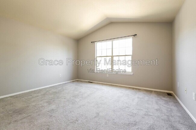 Building Photo - 1144 E 12th Ct