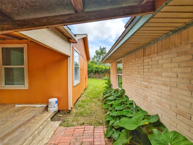 Building Photo - 4919 Connorvale Rd