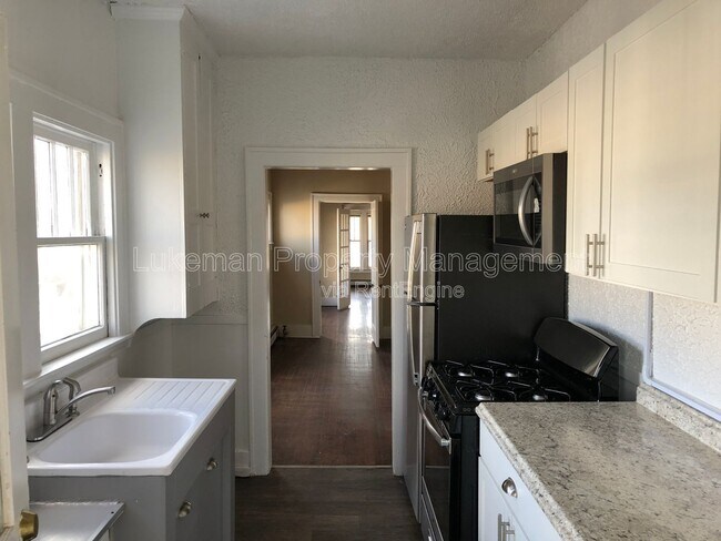 Building Photo - 428-428 S Westnedge Ave