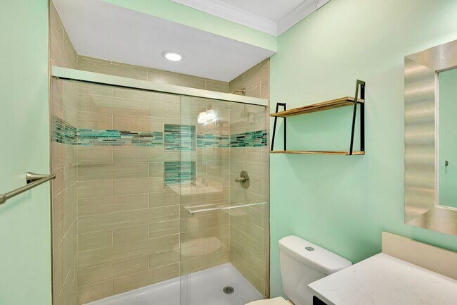 Building Photo - Prime Location Near Ravenel Bridge & Charl...