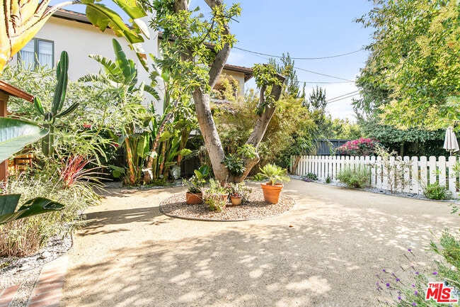 Building Photo - 4171 Kraft Ave