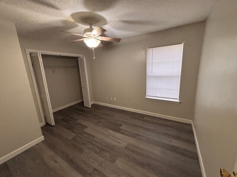 BR3 - 2517 Gulf Breeze Ave