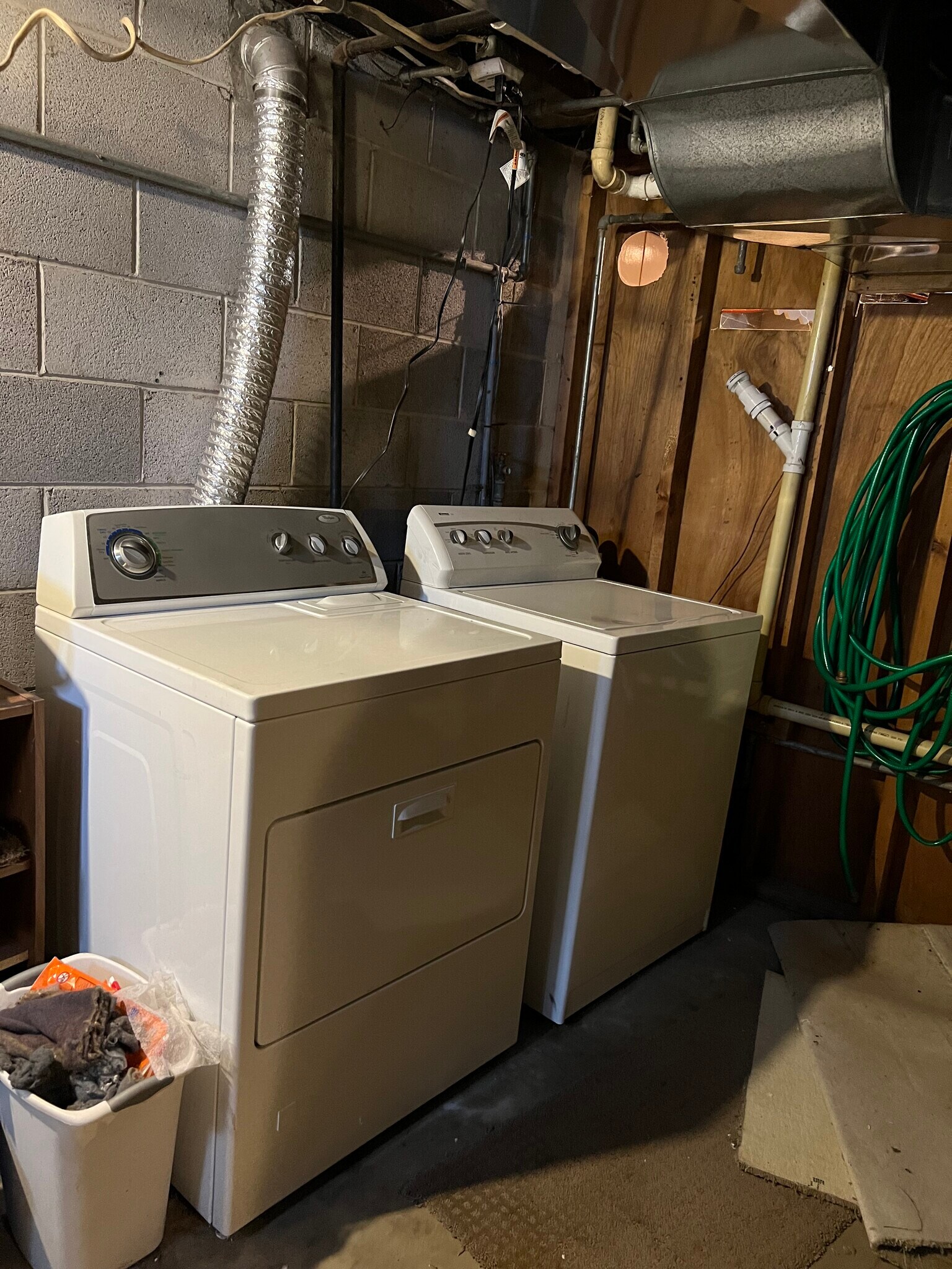 Building Photo - 303 Garnet St