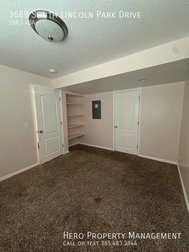 Building Photo - 3689 Lincoln Park Dr S