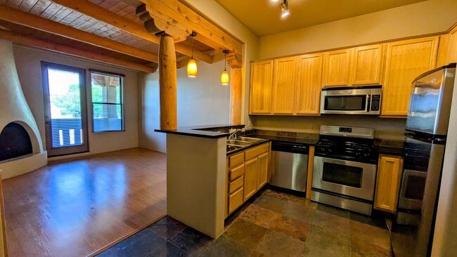Building Photo - 1405 Vegas Verdes Dr
