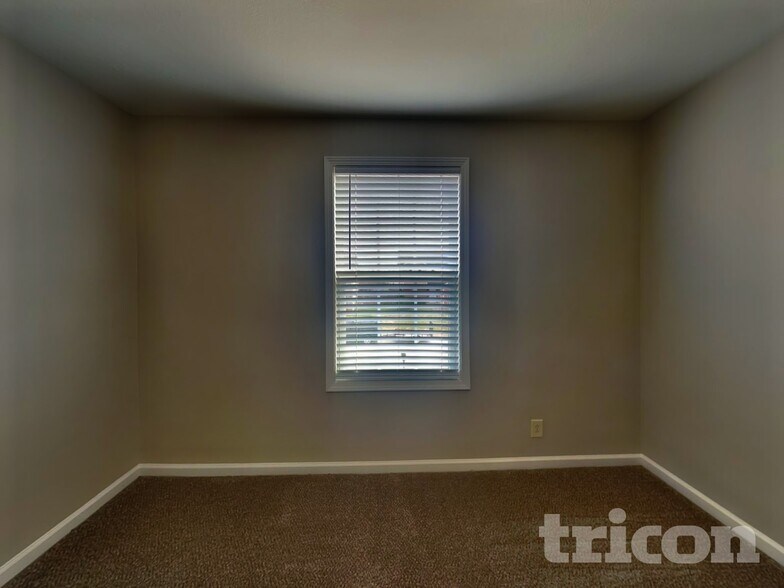 Building Photo - 1033 Dwight Eisenhower Way