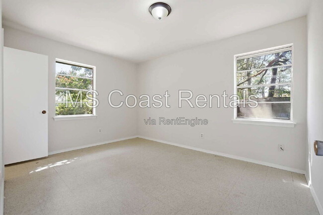 Building Photo - 16205 Seville Ct