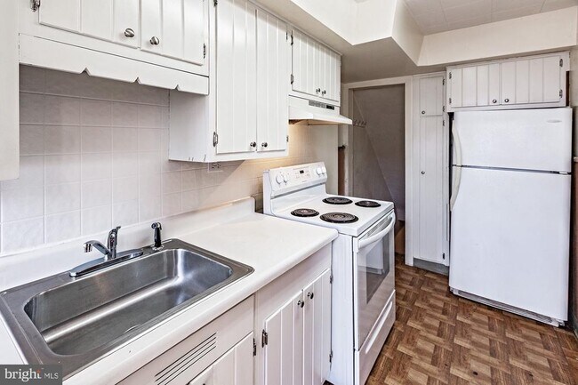 Building Photo - 3312 W 13th St