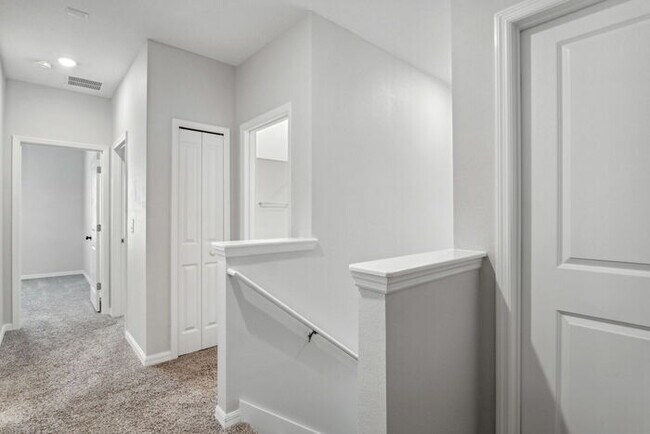 Building Photo - 3 bedroom, 2.5 bath, 2 car garage Home in ...