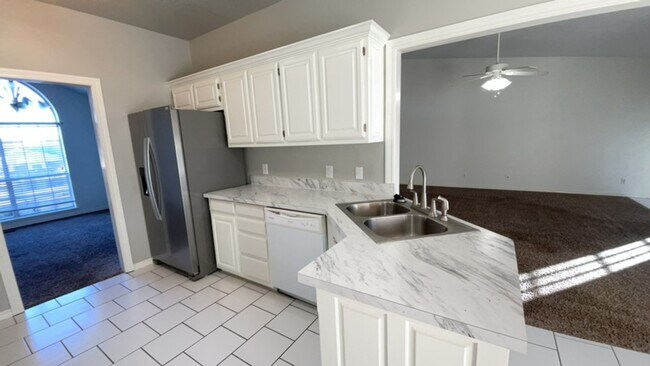 Building Photo - Well-maintained 3-bedroom, 2-bath home in ...