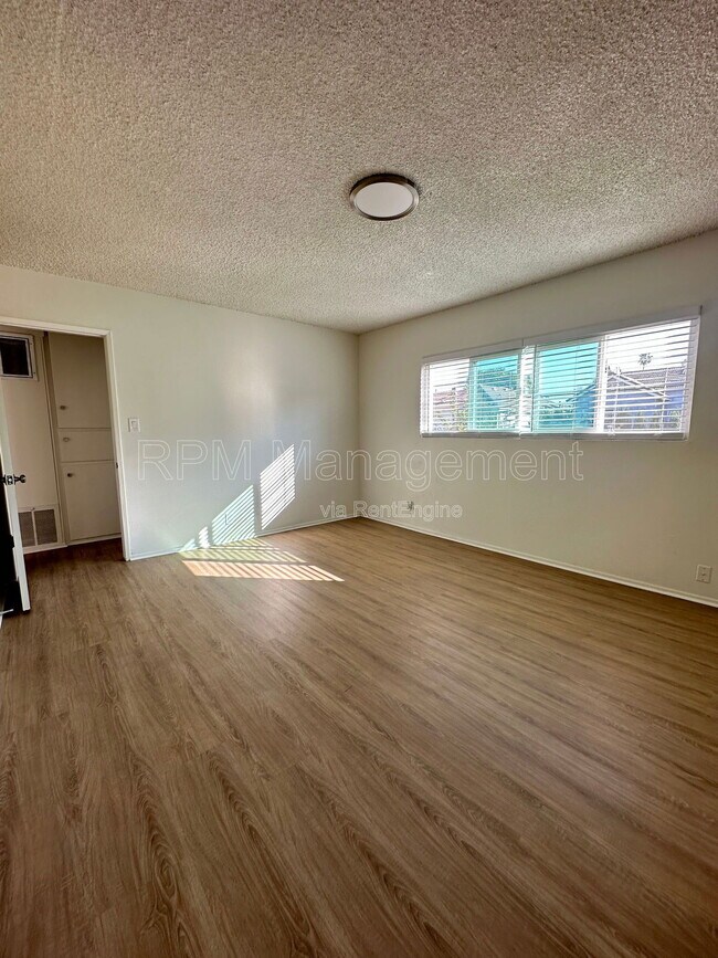 Building Photo - 4350 Troost Ave