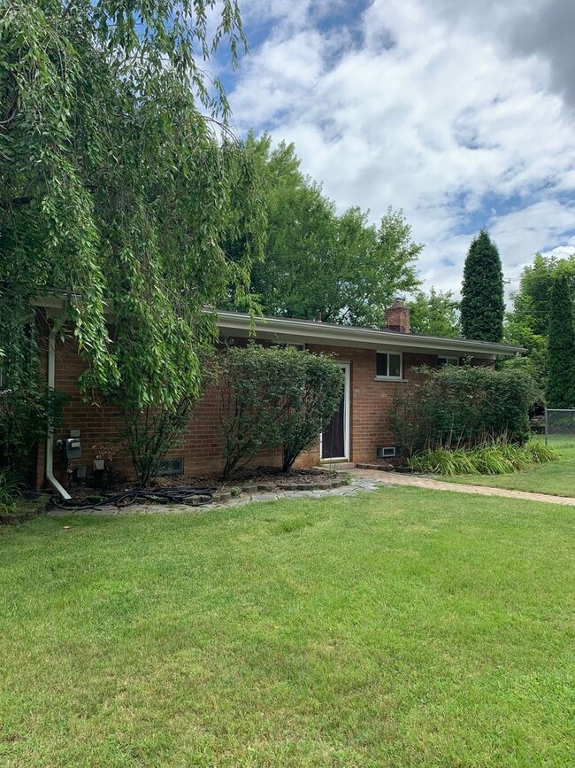 Building Photo - COMING SOON! 3 BEDROOM NORTHVILLE HOUSE FO...