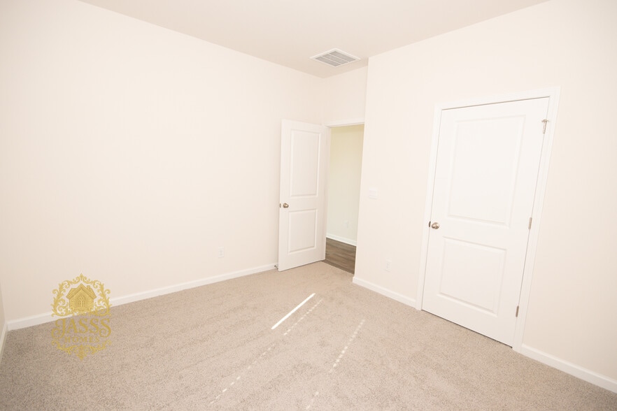 Building Photo - 1361 Secrest Commons Dr