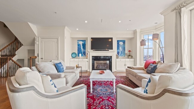 Building Photo - Waterfront living in the heart of Canton!