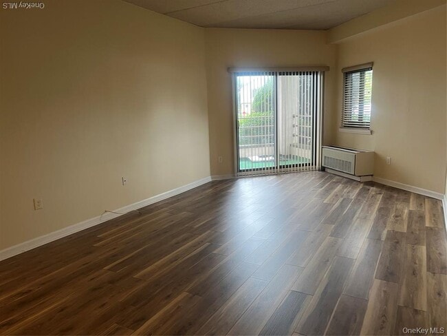 Building Photo - 725 Miller Ave