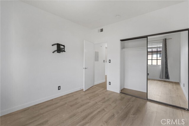 Building Photo - 221 S Oak Knoll Ave