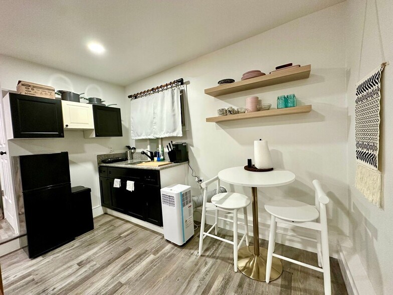Building Photo - 7547 Garden Grove Ave