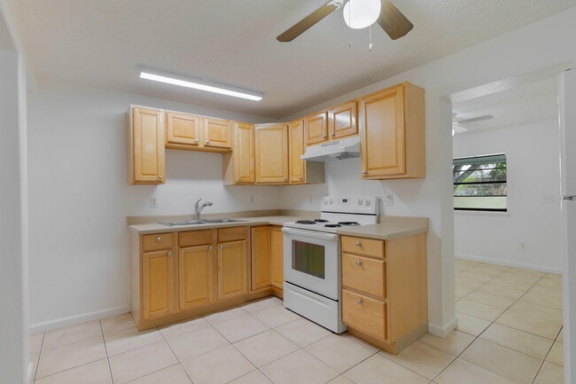 Building Photo - 4943 SE Flounder Ave