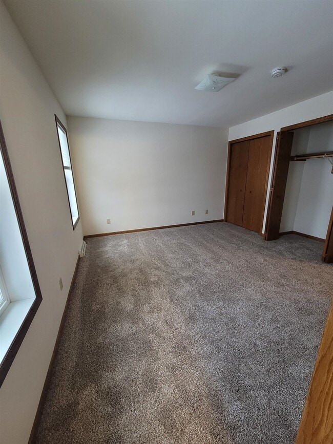 Building Photo - 7008 Longmeadow Rd