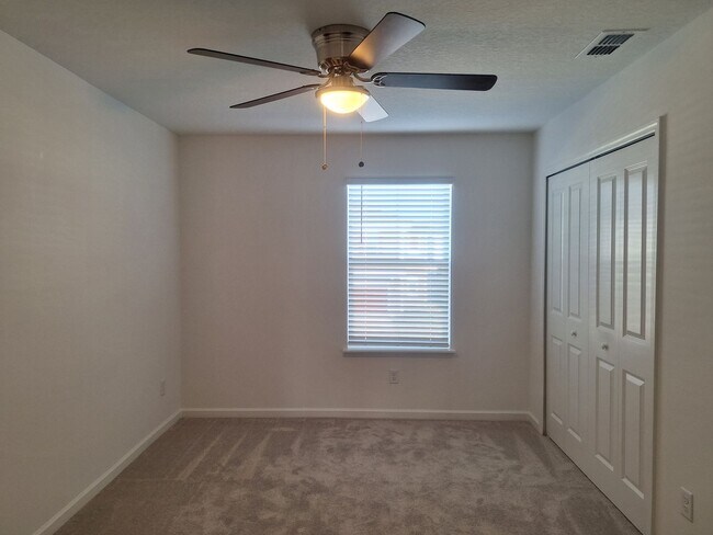 Building Photo - Townhome in Shearwater