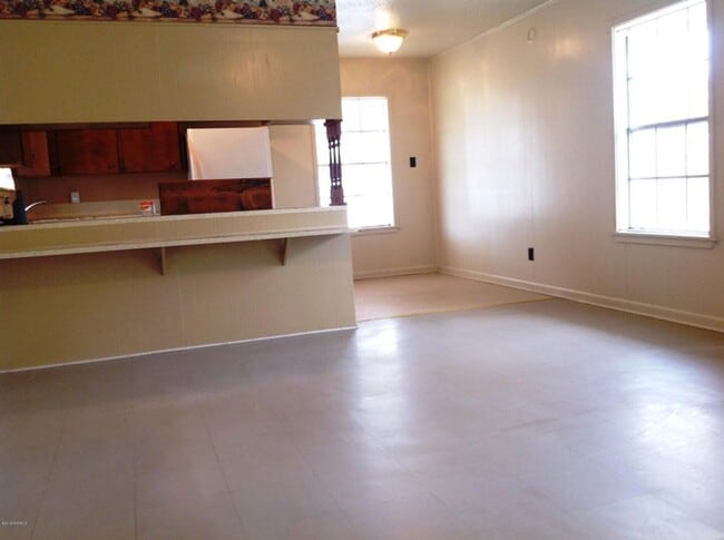 Building Photo - 706 Picard Rd