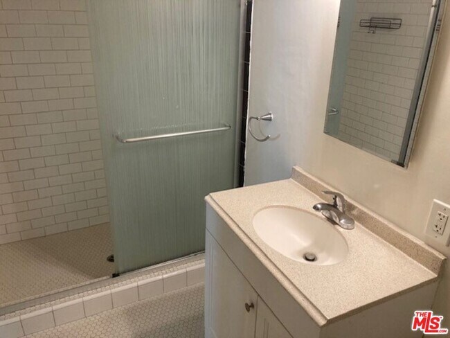 Building Photo - 440 N Orange Grove Ave