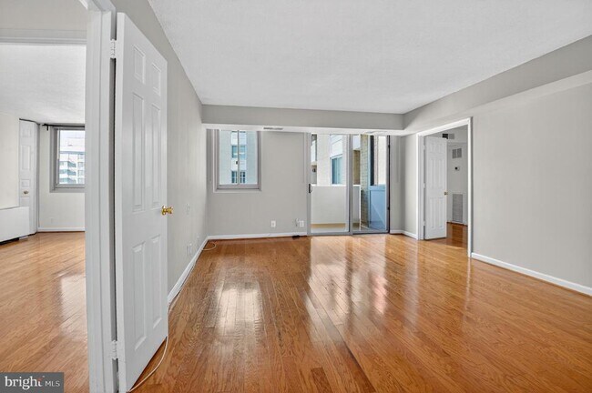 Building Photo - 4601 N Park Ave