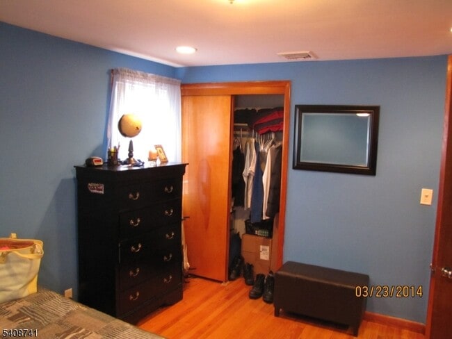 Building Photo - 298 Luddington Ave