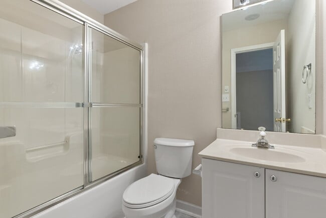 Building Photo - Freshly Updated 3 bed 2 bath Townhome in P...