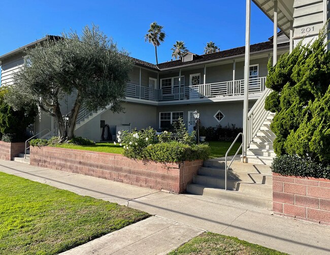 Building Photo - 201 Vista del Mar