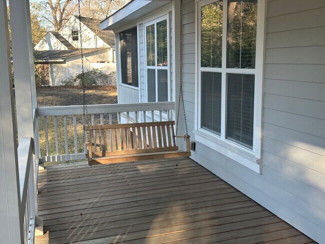 Building Photo - Available April 6th. Custom Built 3BR/2 BA Home in Park Circle!