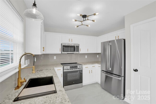 Building Photo - 12915 Deaton Hill Dr