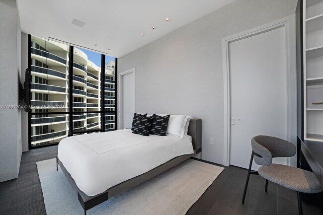 Building Photo - 17141 Collins Ave