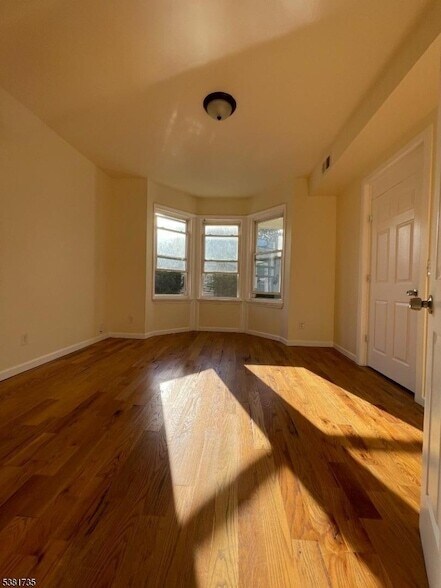 Primary Photo - 112 Chadwick Ave