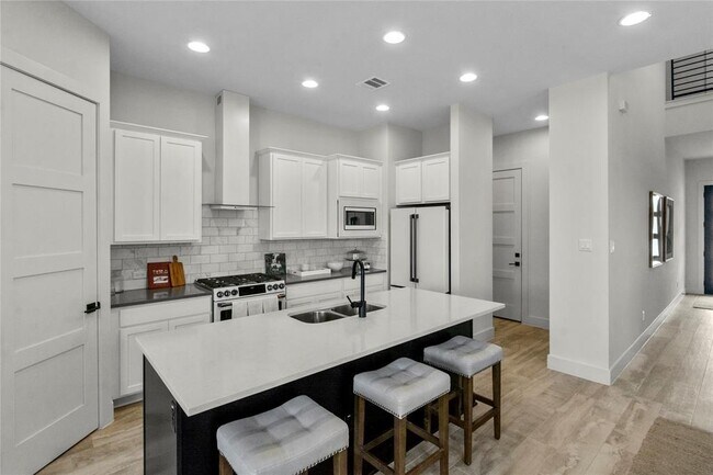 Building Photo - 1273 Summerbrooke Cir