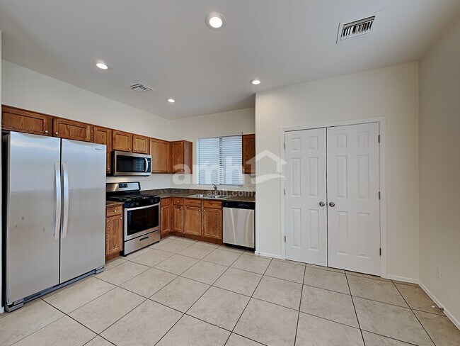 Building Photo - 887 E Autumn Harvest Pl