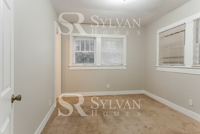 Building Photo - Cute, cozy and comfortable 3 BR, 2 BA home