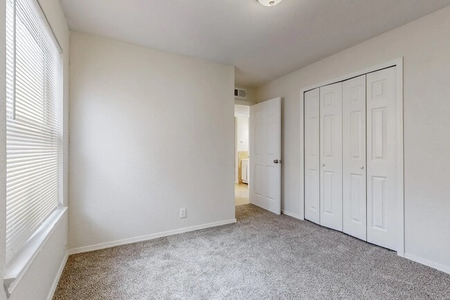 Building Photo - 6005 Fortuna Rd NW