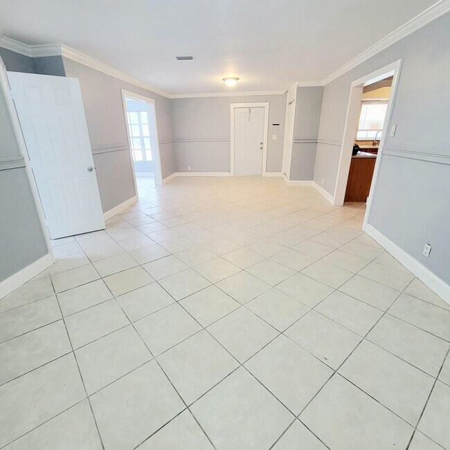 Building Photo - 2021 NW 64th Ave