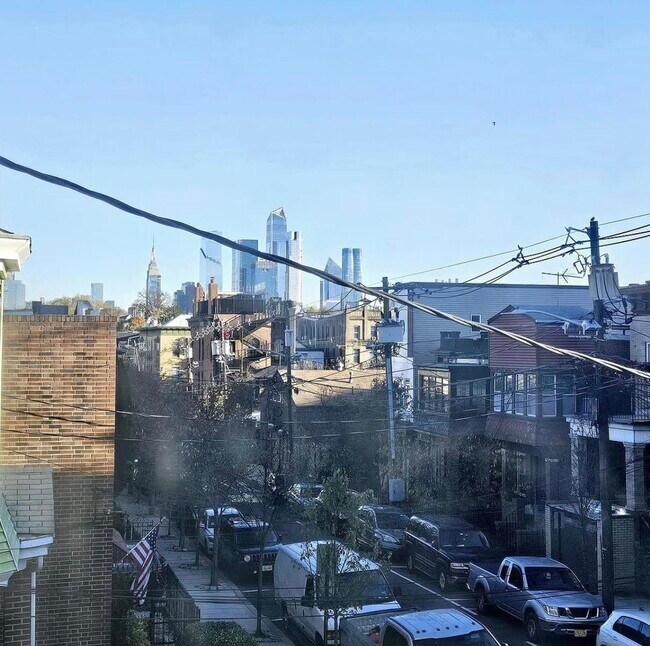 Building Photo - 128 35th St