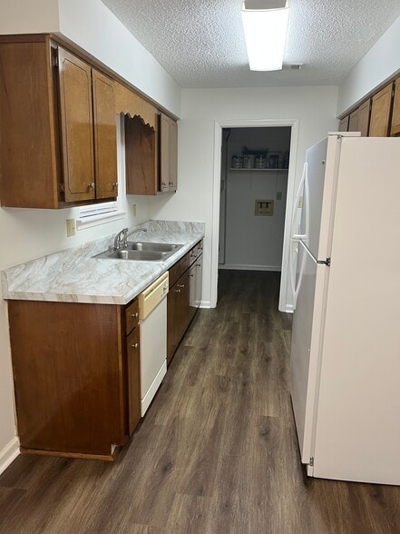 Kitchen - 608 Bison Ln